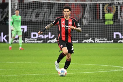 九游官方网站-德天空：法兰克福后卫柯林斯计划今夏离队，利物浦等队正在关注